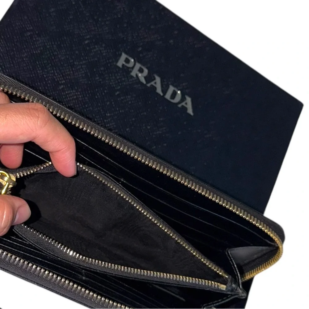 Authentic PRADA Vitello Move Leather Round Zippy‎ Wallet Black From Japan